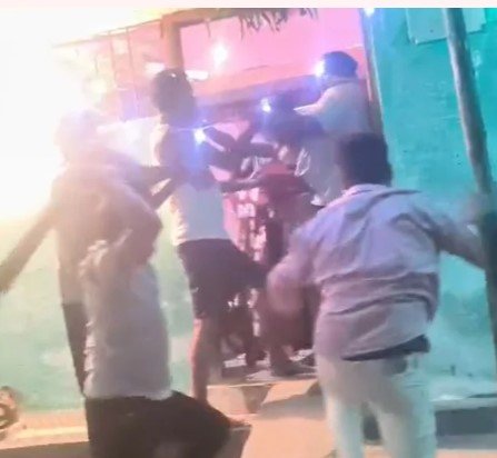 CG Crime: दशहरा के बाद मोहल्ले में बवाल, घर में घुसकर महिलाओं को डंडों से पीटा, VIDEO वायरल