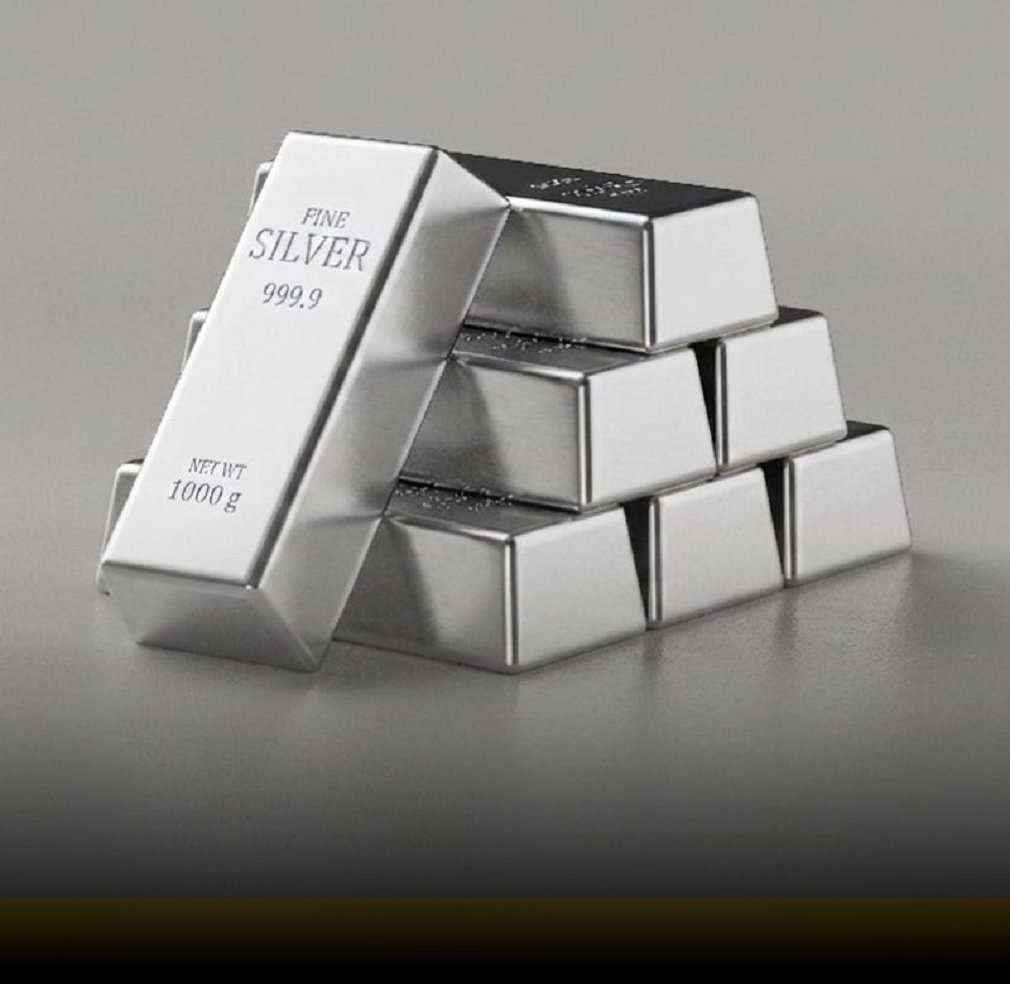 Silver Price Crash: सोना-चांदी खरीदने वालों के लिए बड़ा अपडेट! कीमतों में फिर गिरावट, सोने के भाव भी धड़ाम