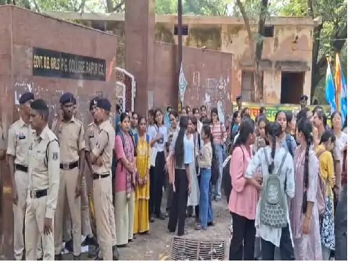 Degree Girls College Protest Degree Girls College Protest