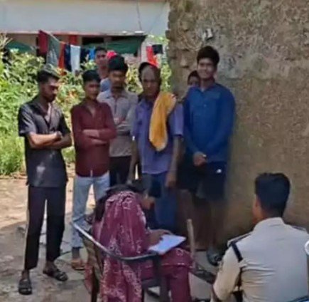 CG Crime News: प्रसव के बाद नवजात शिशु गायब, मदद के लिए पहुंची दो महिलाएं भी लापता; पुलिस जांच में जुटी