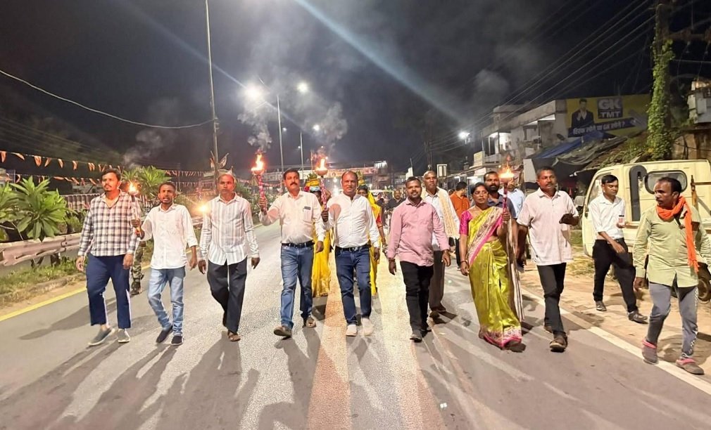 CG NEWS : सेवा ज्योति यात्रा से गूंजा फरसगांव, प्रधानमंत्री नरेंद्र मोदी के 25 वर्षों की सेवा को किया समर्पित