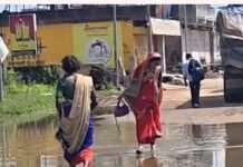 Gariaband News: गरियाबंद जिला अस्पताल पहुंच मार्ग बदहाल, गंदे पानी से होकर गुजरने को मजबूर मरीज Gariaband News: