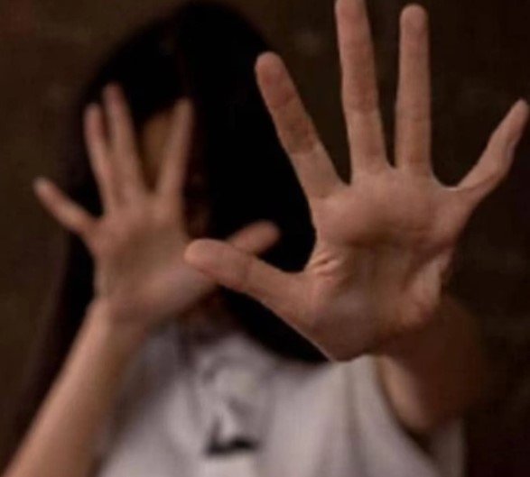 Sarangarh News:अधिकारी पर FIR: महिला सफाई कर्मियों से अकेले मिलने और ‘खुश करने’ का दबाव बनाने का आरोप, जांच रिपोर्ट के बाद कार्रवाई