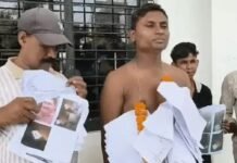 Raipur News: आवेदन की माला पहनकर रायपुर निगम में अर्धनग्न प्रदर्शन, 4 मांगों को लेकर 5 घंटे चला विरोध Raipur News
