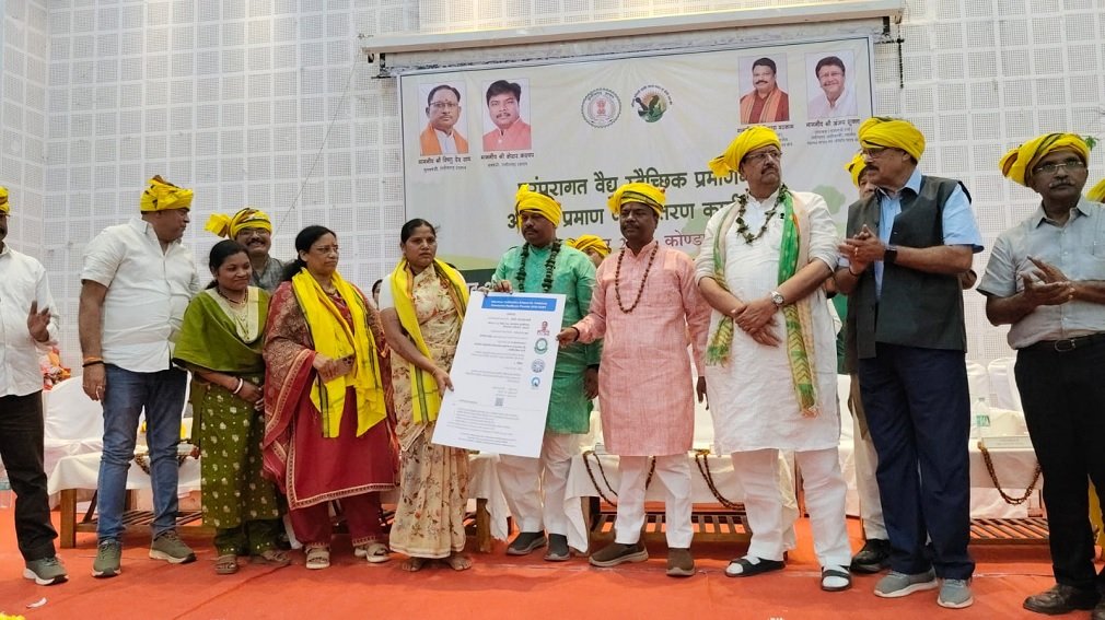 Kondagaon News: जंगलों में छिपे औषधीय ज्ञान को मिलेगी नई पहचान, 309 पारंपरिक वैद्यों को मिला प्रमाण पत्र, मंत्री केदार कश्यप ने कही ये बड़ी बात