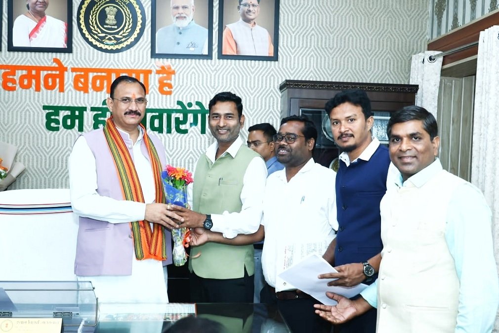 CG News: कैशलेस चिकित्सा की ऐतिहासिक घोषणा पर स्वास्थ्य मंत्री श्याम बिहारी जायसवाल का अभिनंदन एवं आभार