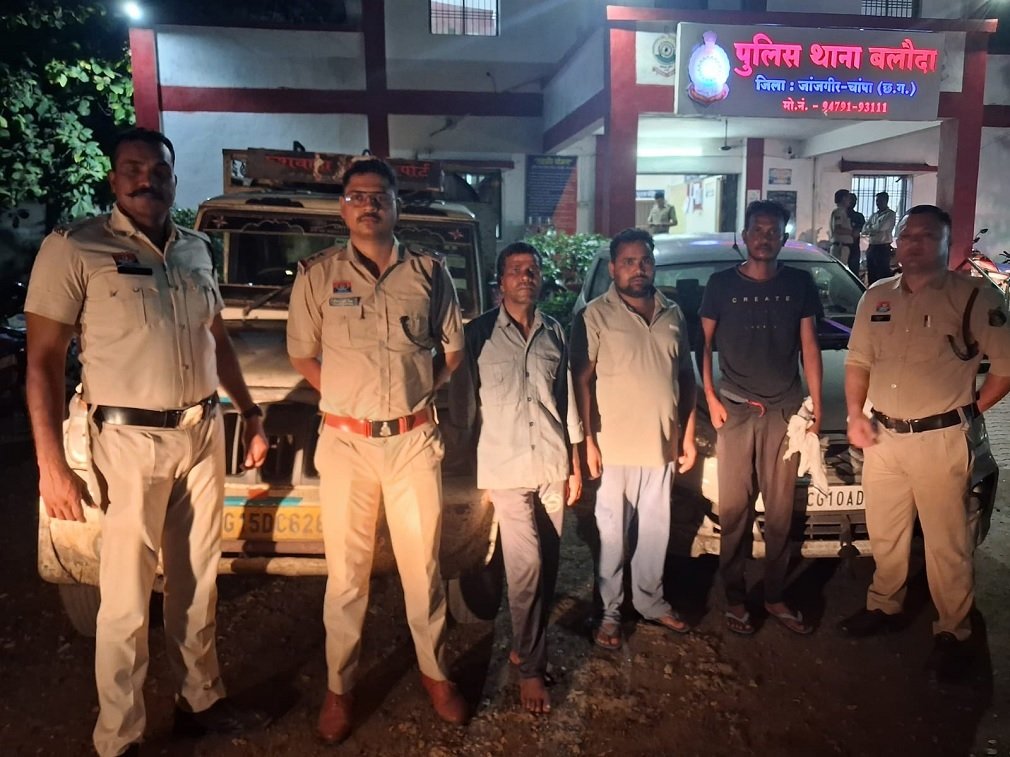 Janjgir-Champa Crime: पुलिस की बड़ी कार्रवाई, पिकअप के टैंकर में छिपाकर ले जा रहे 1000 लीटर अवैध डीजल जब्त; 3 गिरफ्तार