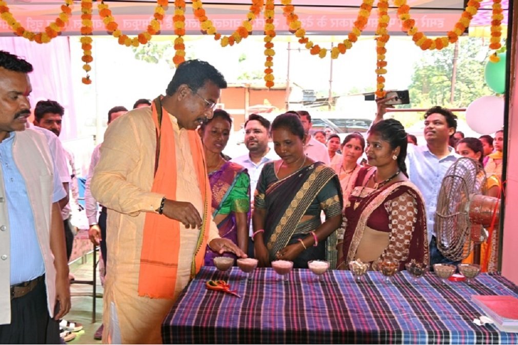 Dantewada News:दण्डक ब्रांड से बाजार में पहचान बनाएंगे दंतेवाड़ा के जैविक उत्पाद, आत्मनिर्भर बनेंगी महिला समूहों की दीदियां
