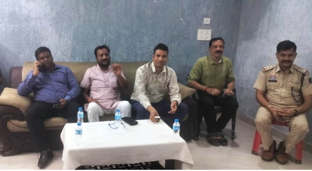 Raigarh News: नवरात्रि एवं दुर्गा उत्सव को लेकर खरसिया में शांति समिति की बैठक, सौहार्दपूर्ण माहौल में पर्व मनाने पर बनी सहमति