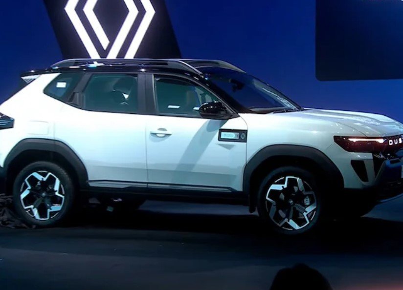 Renault Duster Hybrid SUV: पेट्रोल की टेंशन होगी कम? Renault Duster Hybrid लॉन्च, एक टैंक में 1400 KM, जानिए कीमत और खासियत