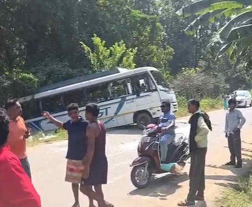 CG ACCIDENT: सड़क हादसों से दहला छत्तीसगढ़: तीन दुर्घटनाओं में 4 युवकों की मौत, कहीं खड़े ट्रक से भिड़ी बाइक तो कहीं बस की टक्कर से गई जान