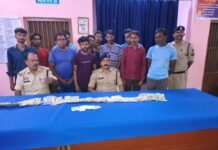 Janjgir-Champa News: बावन पत्ती का दांव लगाते 3 प्रकरणों में 11 आरोपी पुलिस के हत्थे चढ़े, 50,300 नगद एवं 52 पत्ती ताश तथा बोरा फट्टी बरामद Janjgir-Champa News: