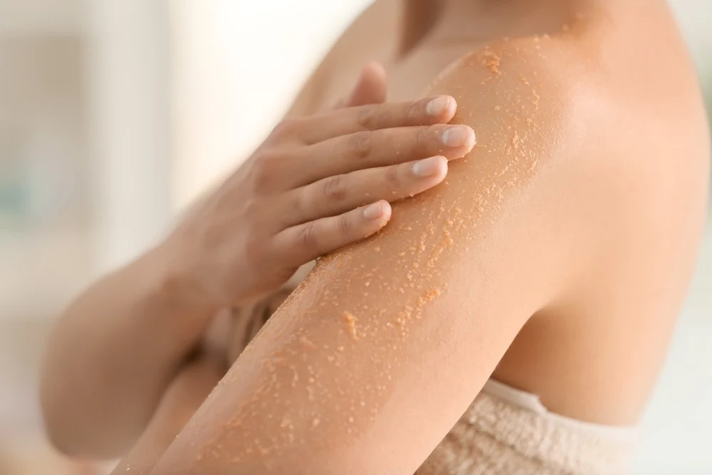 Skin Care: घर पर शुगर और रोज से बनाएं बॉडी स्क्रब; डेड स्किन हटाने में मिलेगी मदद, त्वचा दिखेगी मुलायम