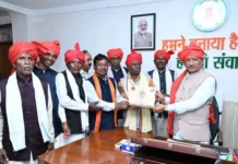 Bastar Dussehra 2026: CM विष्णु देव साय को मिला बस्तर दशहरा का न्योता, पारंपरिक पागा पहनाकर किया सम्मान