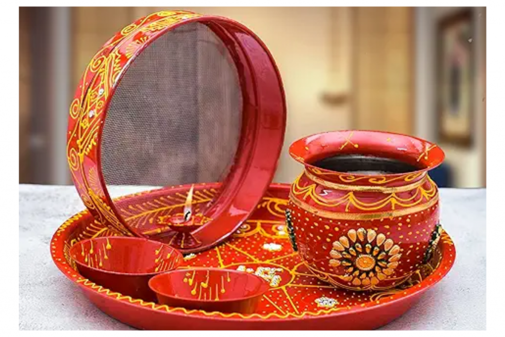 Karwa Chauth 2026: पति की लंबी उम्र के लिए रख रही हैं व्रत? पूजा में करवा चुनते समय न करें ये गलती, जानें धार्मिक मान्यता