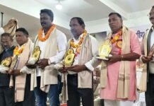 Ambikapur Teachers Felicitation Event: सरगुजा में संभाग स्तरीय शिक्षक सम्मान समारोह संपन्न, 130 सेवानिवृत्त शिक्षकों को किया गया सम्मानित