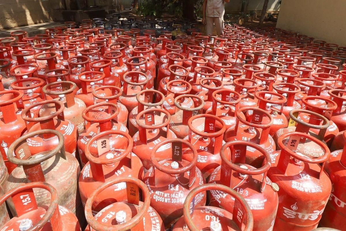 New LPG Connection Ban 14kg Cylinder: घरेलू एलपीजी सिलेंडरों के नए कनेक्शन पर रोक, जानें क्या हैं विकल्प