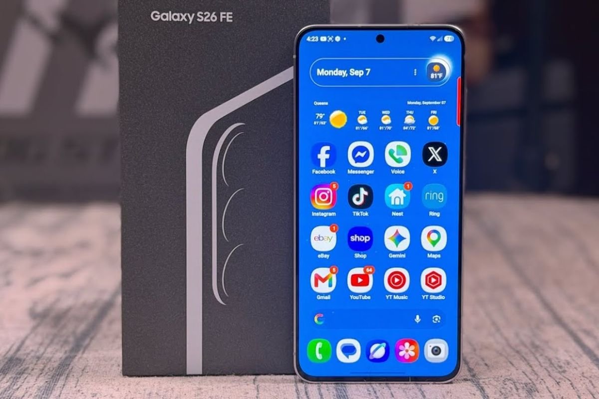 Samsung Galaxy S26 FE Price Specs: 4900mAh बैटरी और 45W चार्जिंग, जानें पिछले वर्जन के मुकाबले कितना बदला स्मार्टफोन