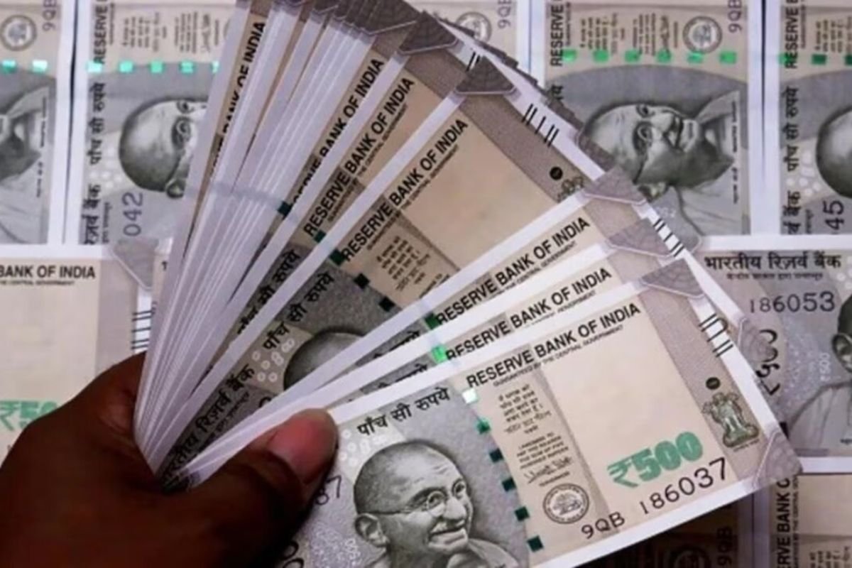 Sumesh Kumar Bank Balance Surprise: रातोंरात ‘अरबपति’ बने सुपरमार्केट मालिक, जानिए 3500 करोड़ का पूरा सच