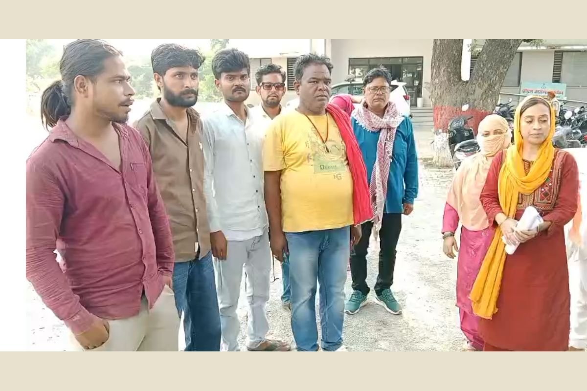 Bichhiya Police Under Scrutiny: बिछिया थाने में सौदेबाजी का गंभीर आरोप! जानिए 5 में से 3 को छोड़ 2 पर ही क्यों दर्ज हुआ NDPS केस?