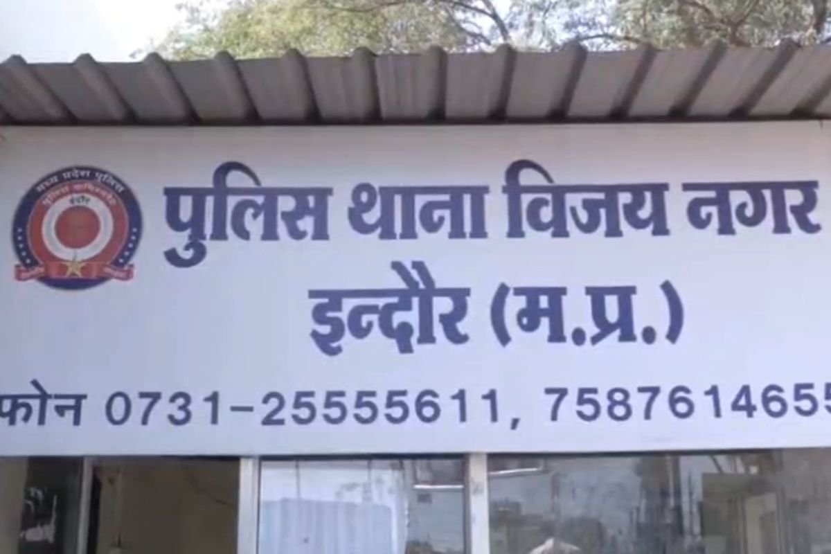 Indore Cyber Scam: होटल के कमरे में 25 लाख की ठगी का अनोखा खेल! डिलीवरी के बहाने थमाया खाली ब्रीफकेस