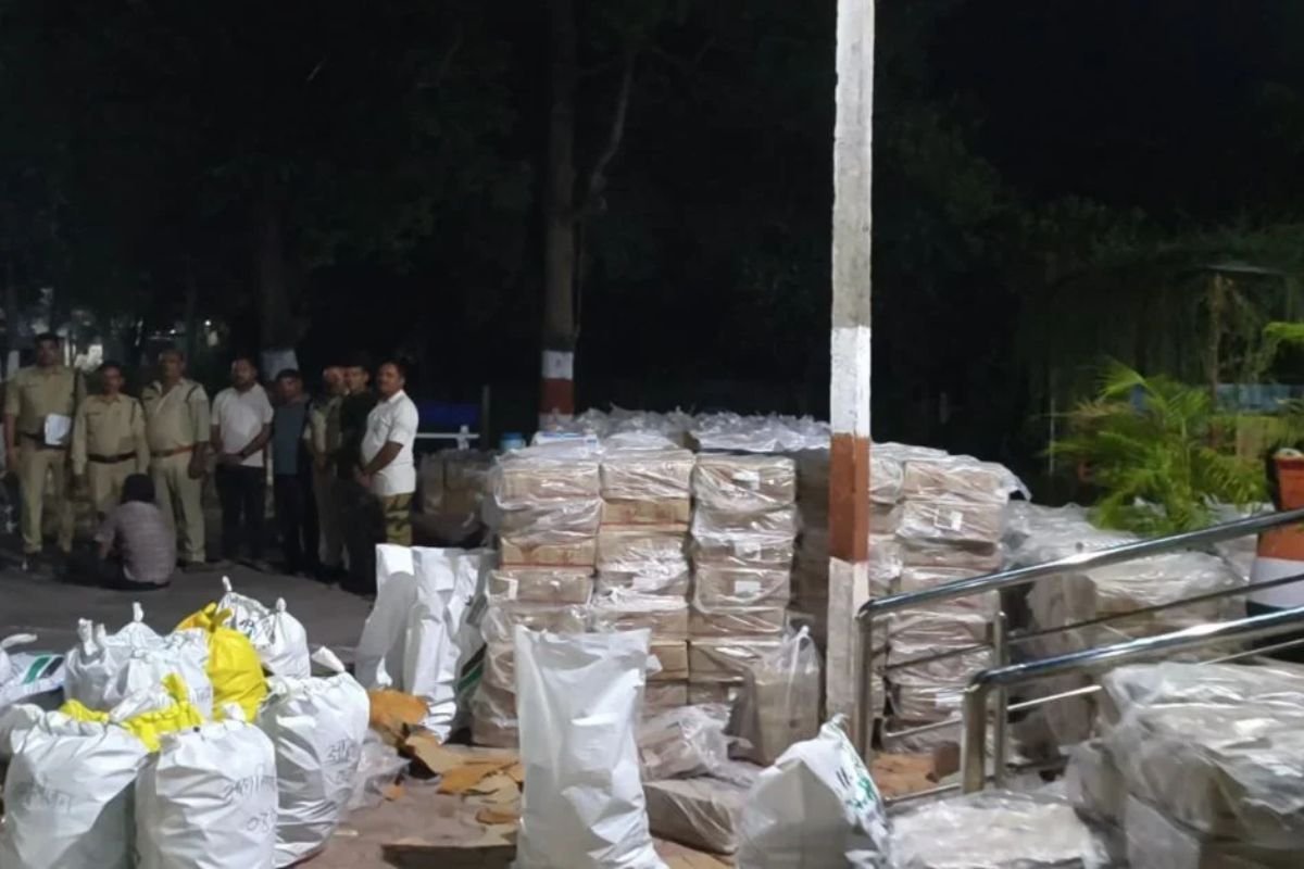 Alirajpur Liquor Seizure: 1.62 करोड़ की अवैध शराब का ट्रक कैसे पार कर गया 138 सीसीटीवी कैमरों की सुरक्षा, पुलिस कार्यप्रणाली पर उठे गंभीर सवाल
