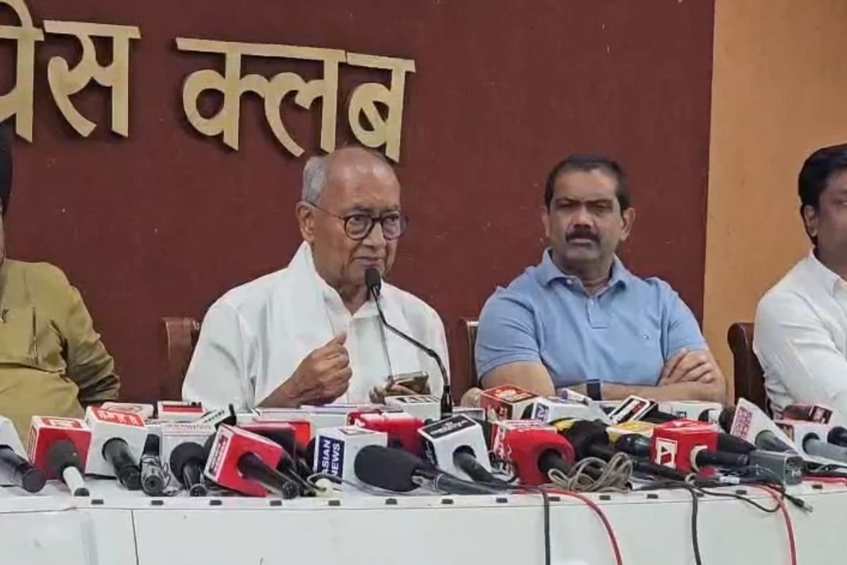 Digvijaya Singh Counter Attack On RSS BJP: “मुझसे बड़ा कोई सनातनी हिंदू नहीं”—सनातन स्वाभिमान यात्रा से पहले दिग्विजय सिंह के तीखे तेवर