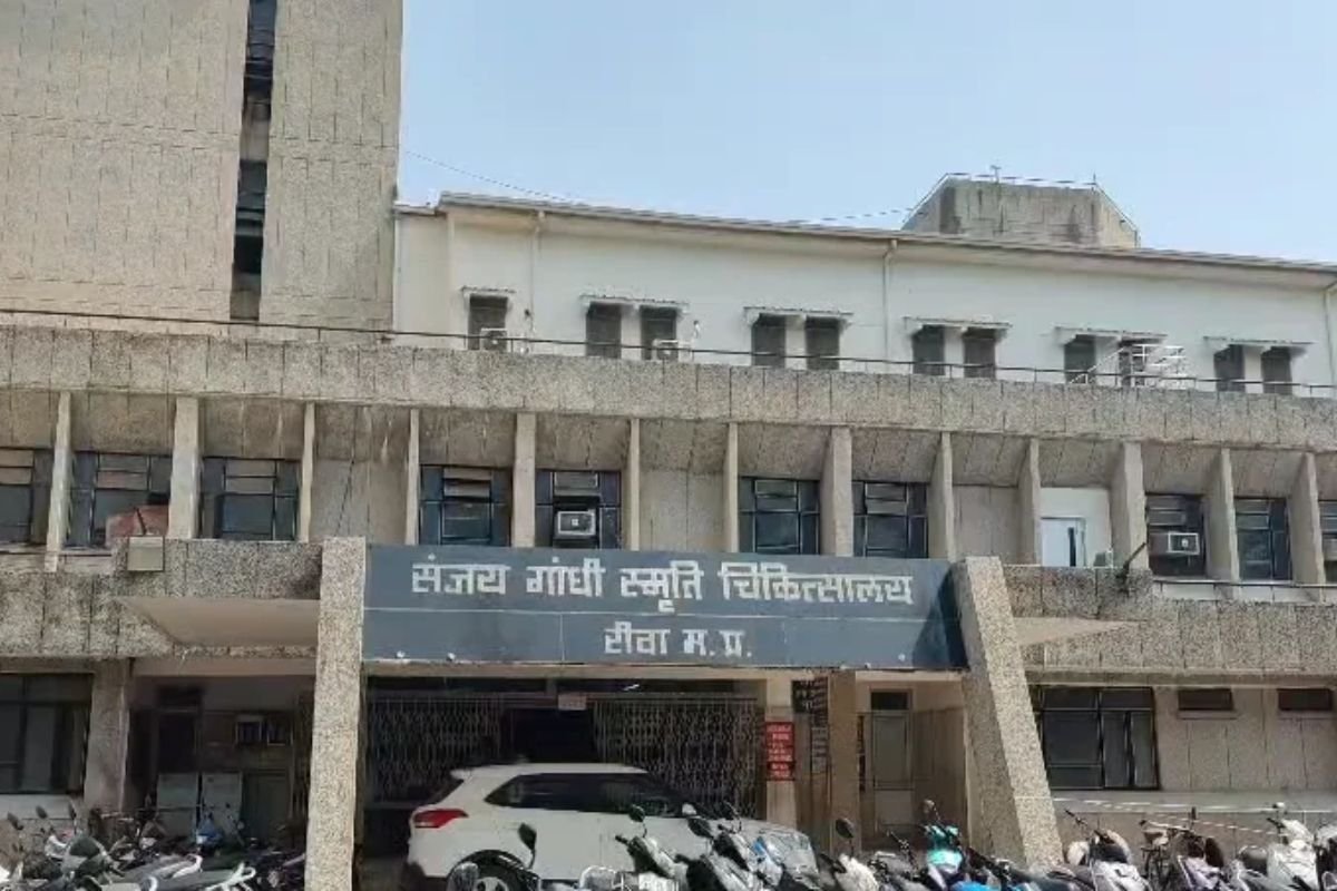 Operational Ban Defied: रीवा के इस बड़े अस्पताल में सुरक्षाकर्मियों की मनमानी, वीडियो वायरल होने के बाद प्रशासनिक अमले में मचा हड़कंप