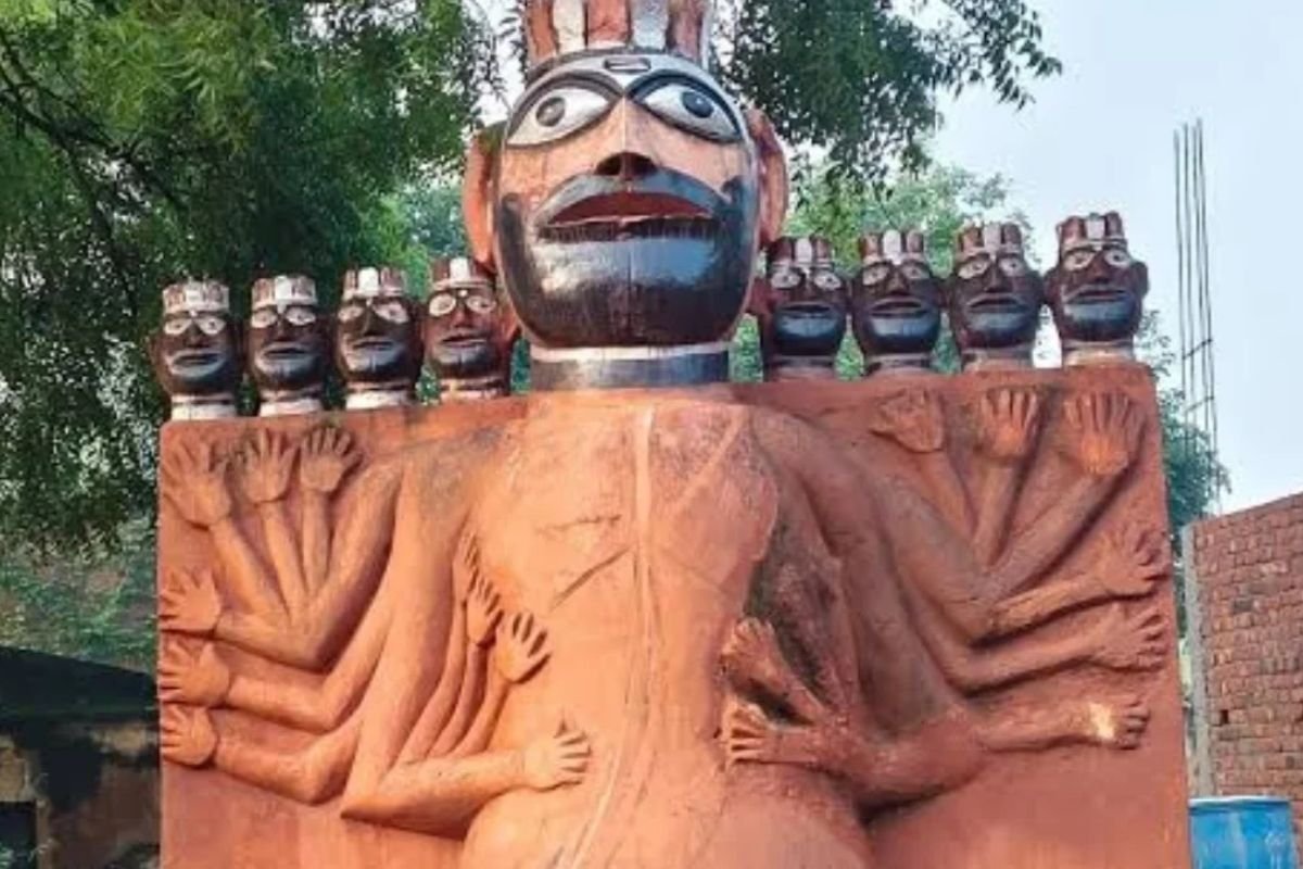 Bihuni Kalan Village News: जहां रावण को माना जाता है महान विद्वान और ज्ञानी, दशहरे पर नारियल चढ़ाकर होती है आराधना