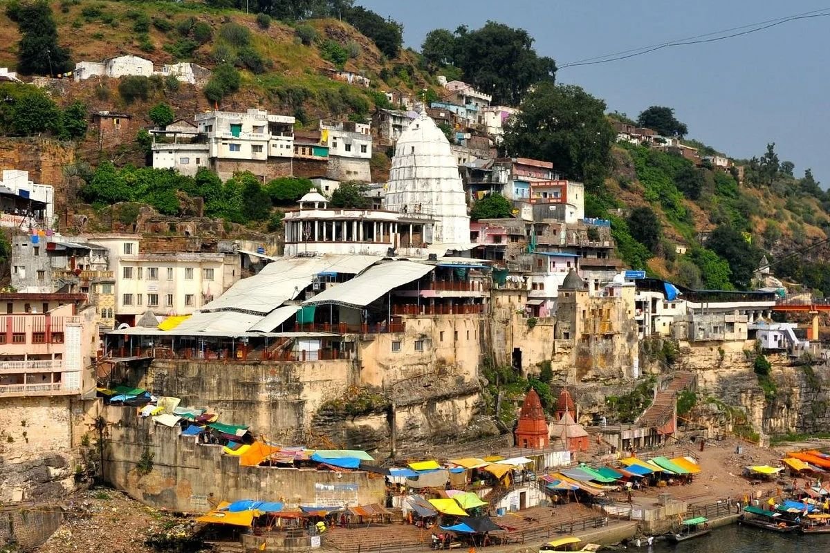 Omkareshwar Two Days Bandh: बिना प्रसाद और फूलों के भगवान के दर्शन करने को मजबूर हुए भक्त, पर्यटकों ने बयां किया दर्द