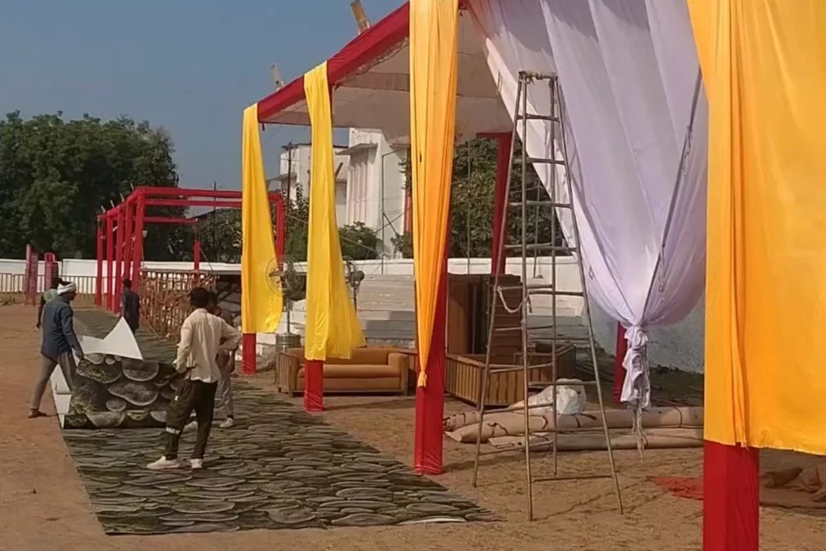 Rewa Dussehra Celebration: विंध्य की ऐतिहासिक नगरी में दशहरा उत्सव की तैयारियां जोरों पर, एनसीसी ग्राउंड में सजेगा 55 फीट ऊंचे रावण का दरबार