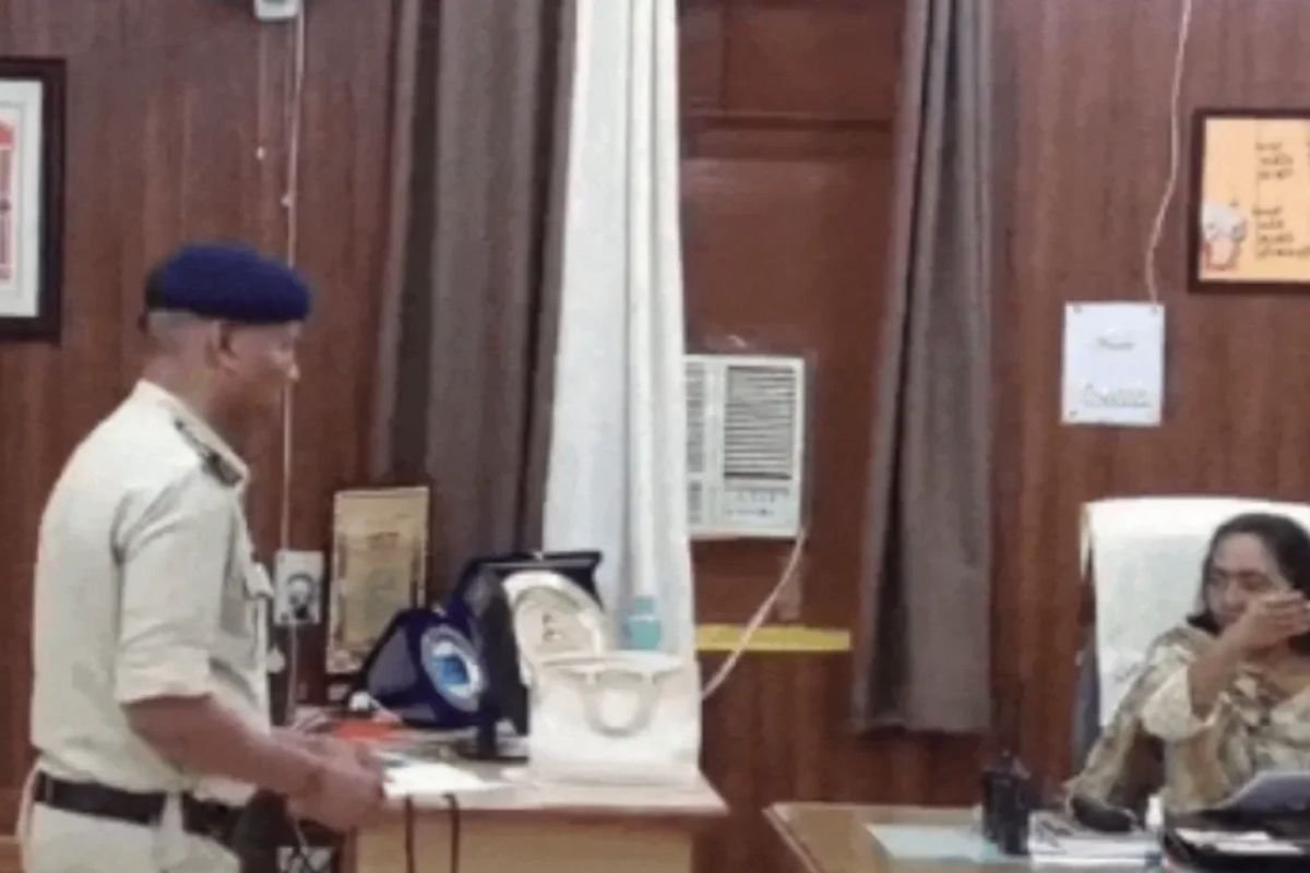Jabalpur Shahpura Thana Dispute: नो-एंट्री पॉइंट पर टीआई और हवलदार के बीच खूनी संघर्ष, मारपीट में प्रधान आरक्षक का टूटा दांत; शिकायत करने पर खुद सस्पेंड