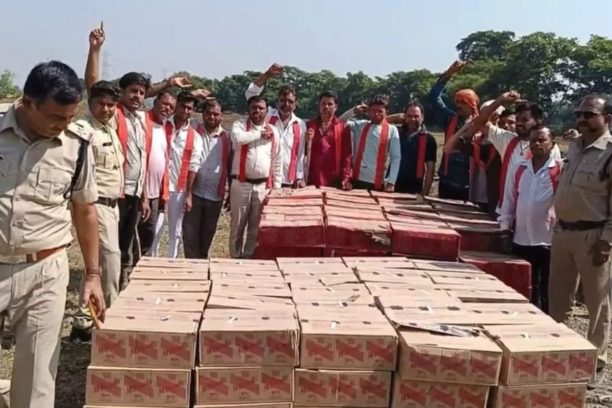 Damoh Illegal Liquor Seizure: खेत में मिला अवैध शराब का भारी जखीरा, बीजेपी नेत्री के देवर के नाम से जुड़ा मामला
