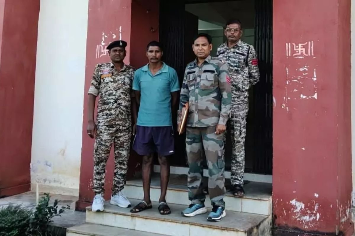 CG Crime News: कबीरधाम में फर्जी वन अधिकार पट्टा गिरोह का पर्दाफाश, 2.10 लाख ठगने वाला राजेंद्र धुर्वे गिरफ्तार