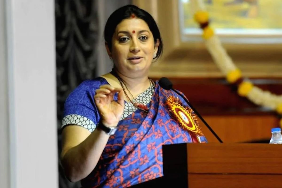 Smriti Irani CG Visit Update: भाजपा प्रदेश प्रभारी स्मृति ईरानी के छत्तीसगढ़ प्रवास का दूसरा दिन, सांसदों के साथ की मैराथन बैठक