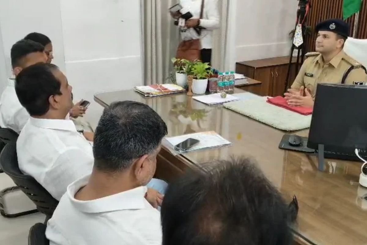 Indore Congress Protests Kunal Solanki FIR: पार्षद कुणाल सोलंकी पर दर्ज FIR के विरोध में उतरी कांग्रेस, DCP नरेंद्र रावत को सौंपा ज्ञापन