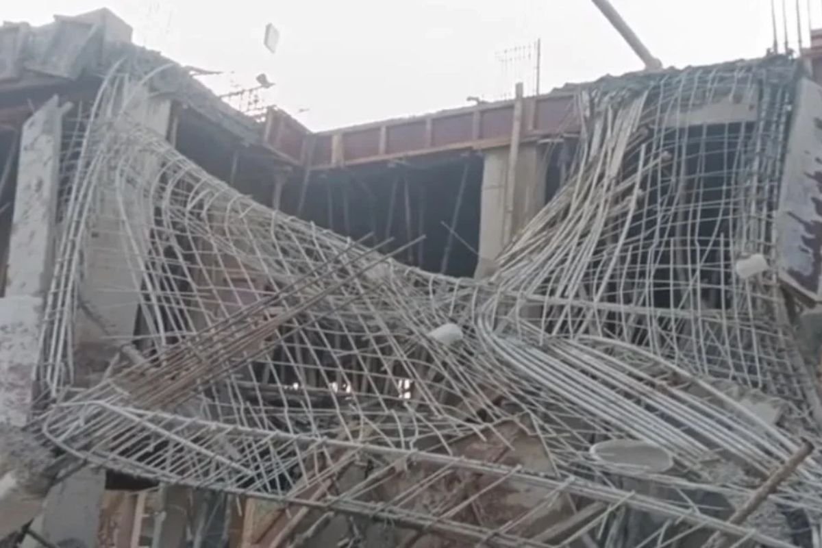 Gwalior CM Rise School Pillar Collapse: 30 साल टिकने का दावा, 18 दिन में ढहा पिलर; निर्माणाधीन सीएम राइज स्कूल की छत गिरी, मजदूरों को पहुंचाया गया अस्पताल