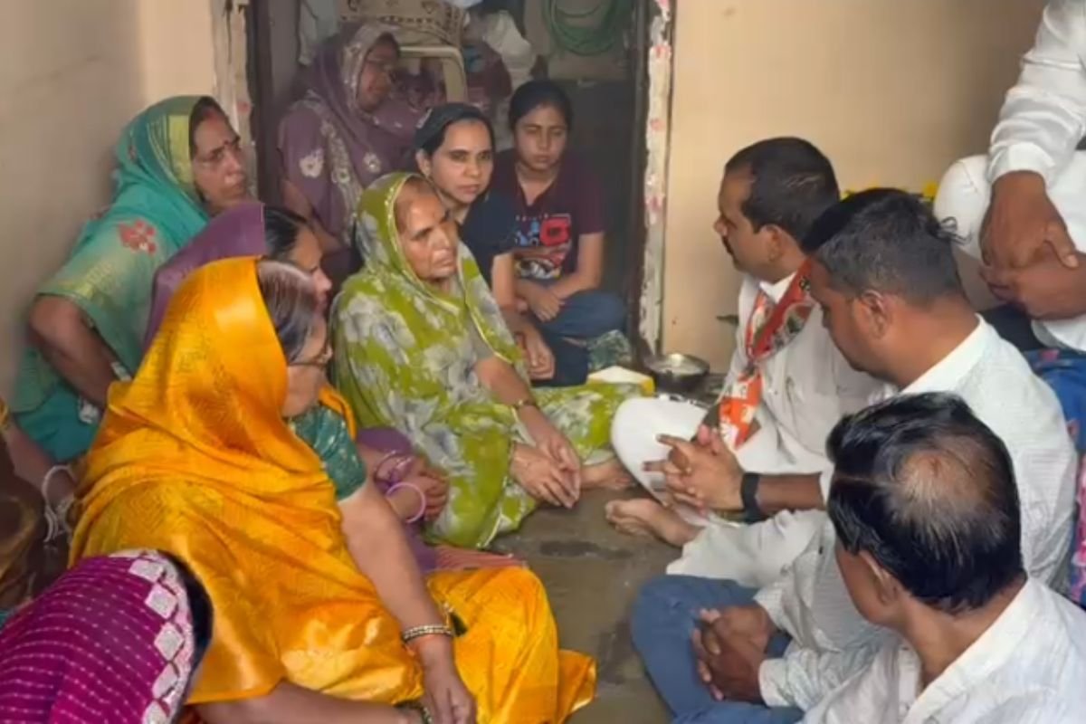 Indore Bhagirathpura Water Contamination Protest: भागीरथपुरा पहुंचे कांग्रेस नेता, दूषित पानी कांड की जांच रिपोर्ट पर उठाए सवाल