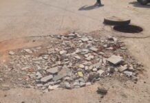 Pardesipura Road Collapse: इंदौर के परदेसीपुरा गली नंबर-3 में फिर धंसी सड़क, बार-बार गड्ढे का भराव करने से स्थानीय रहवासियों में आक्रोश