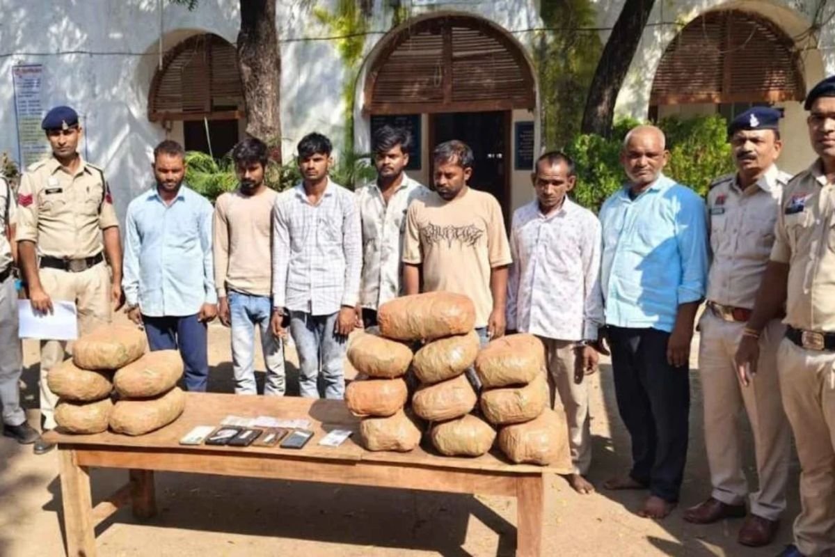 Operation Nischay Balodabazar: 15 लाख के गांजा के साथ 7 अंतरराज्यीय तस्कर गिरफ्तार, पत्रकार के साथी होने का हवाला देकर बचने की करते थे कोशिश