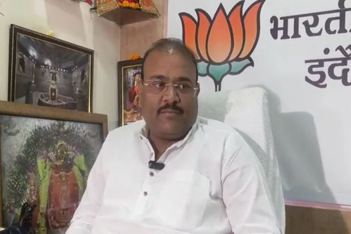 MP Political Verbal Clash: जीतू पटवारी पर बीजेपी का विवादित बयान, सुमित मिश्रा बोले- ‘कांग्रेस के मेल राखी सावंत हैं जीतू’