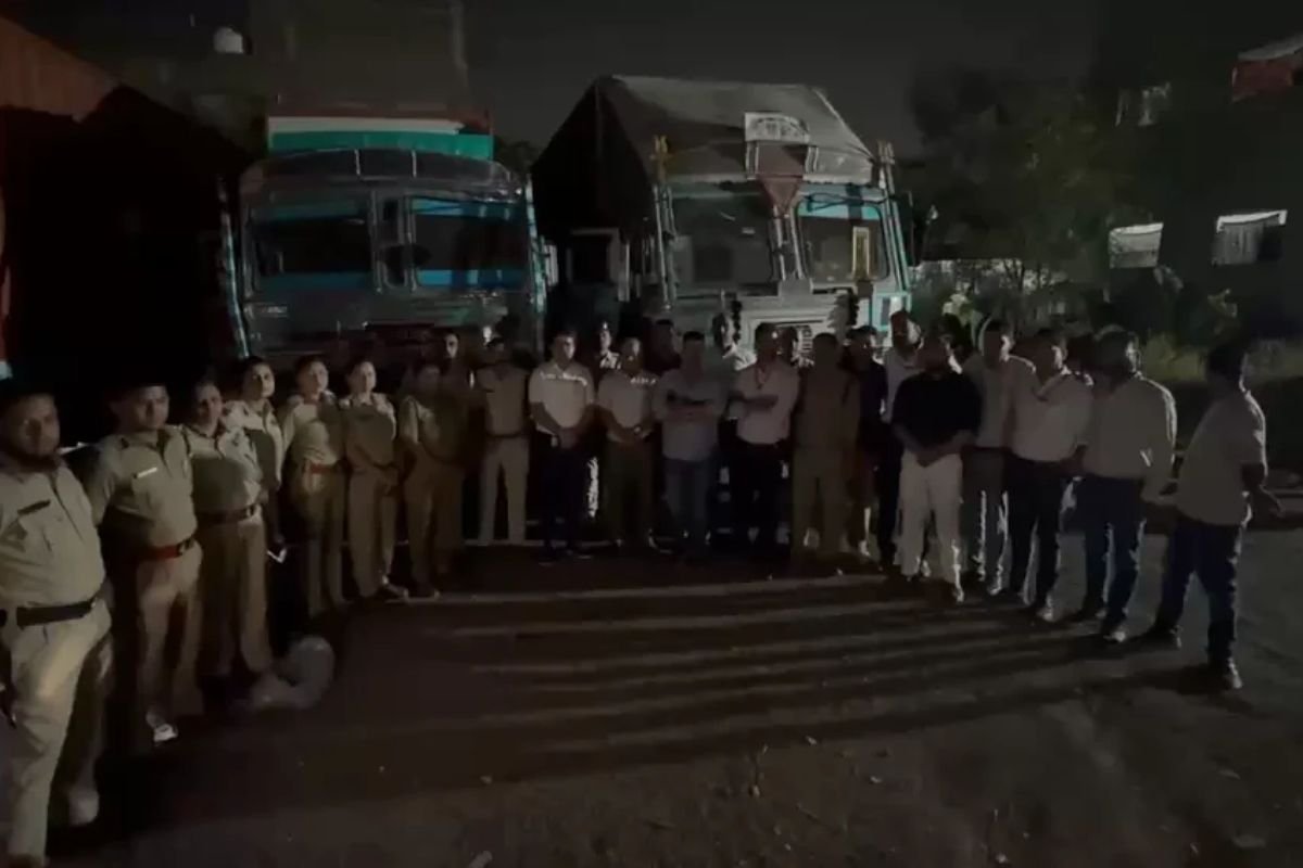 Indore Excise Department Raid: देवगुराड़िया में आबकारी विभाग की बड़ी कार्रवाई, 3000 से अधिक अंग्रेजी शराब की पेटियां जब्त