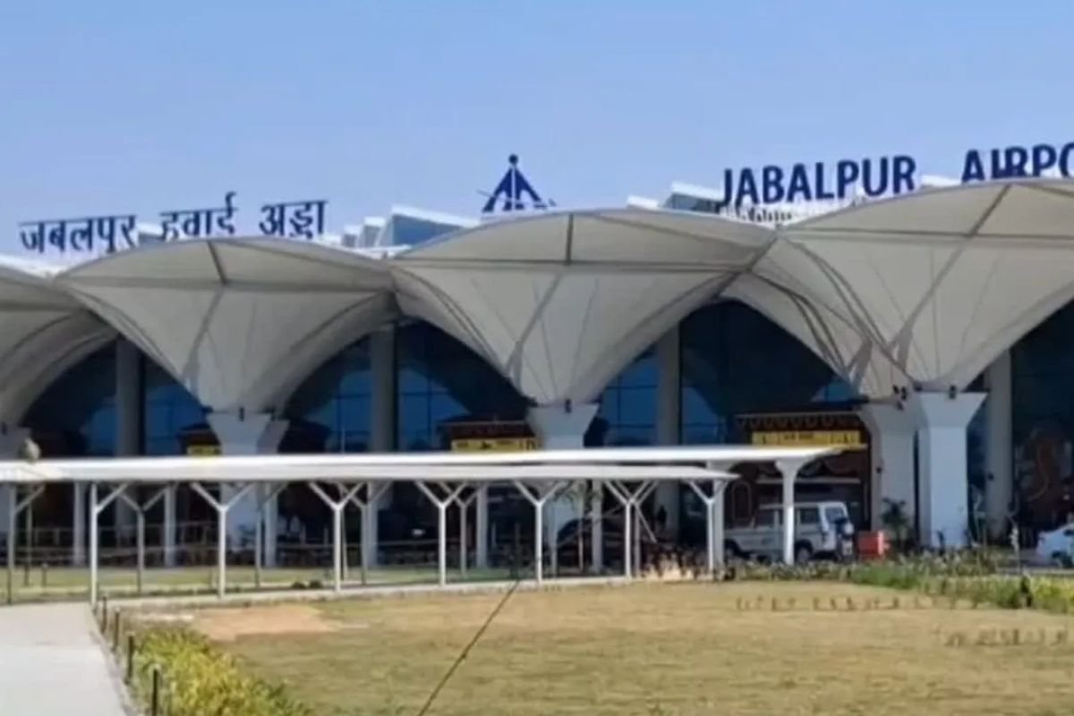 Dumna Airport Flight Shock: डुमना एयरपोर्ट को झटका, बंद होगी जबलपुर और इंदौर के बीच इकलौती उड़ान