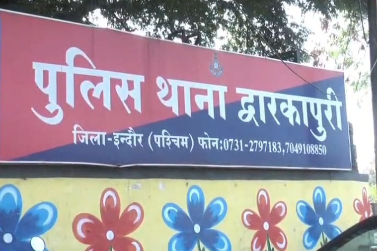 Indore Dwarkapuri Knife Attack: सामान की बात पर कहासुनी बनी खूनी संघर्ष, दो युवकों ने ठेला संचालक महिला को किया घायल