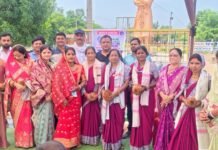CG News: गांधी जयंती पर धरसीवां ग्राम पंचायत में सम्मान समारोह, बुजुर्गों समेत मितानिन और स्वच्छता दीदियों का किया सम्मान
