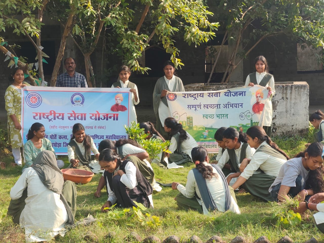 CG NEWS: घरघोड़ा महाविद्यालय में गांधी-शास्त्री जयंती पर स्वच्छता अभियान, NSS स्वयंसेवकों ने किया श्रमदान