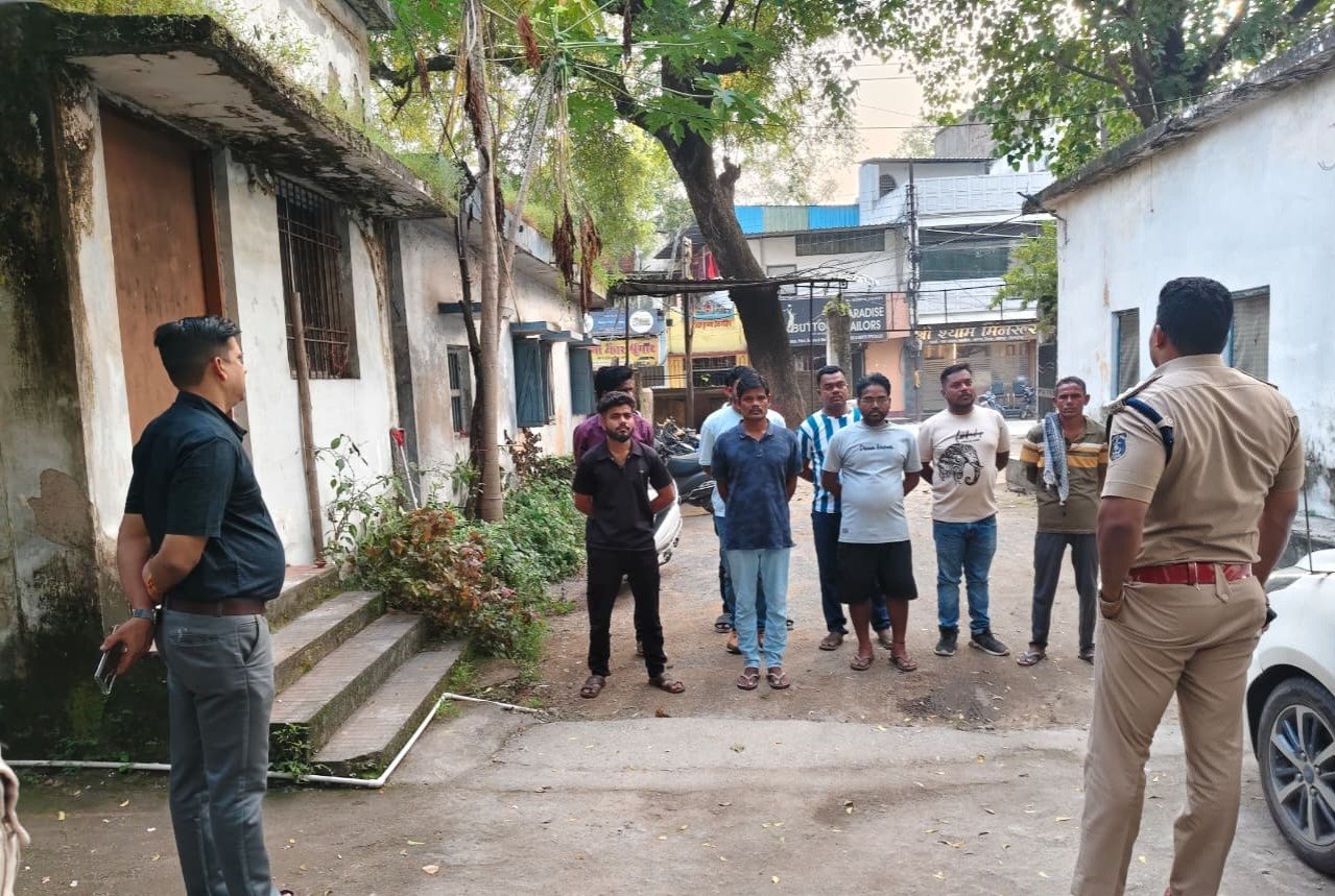 Raigarh Crime Prevention: गरबा व डांडिया आयोजनों में मनचलों पर रहेगी पुलिस की नजर, छेड़खानी की तो सीधे जेल