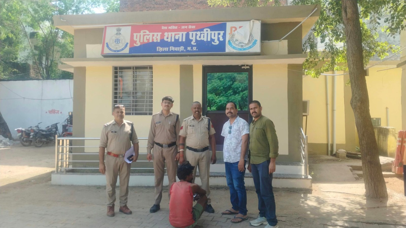 Niwari Crime News: पृथ्वीपुर में दो माह की मासूम की सनसनीखेज हत्या, भाई के खुलासे के बाद पिता गिरफ्तार