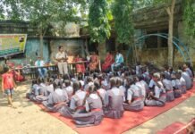 School Awareness Campaign: रायगढ़ महिला थाना पुलिस ने टारपाली स्कूल में बच्चों को दी गुड टच-बैड टच, साइबर सुरक्षा और यातायात नियमों की जानकारी