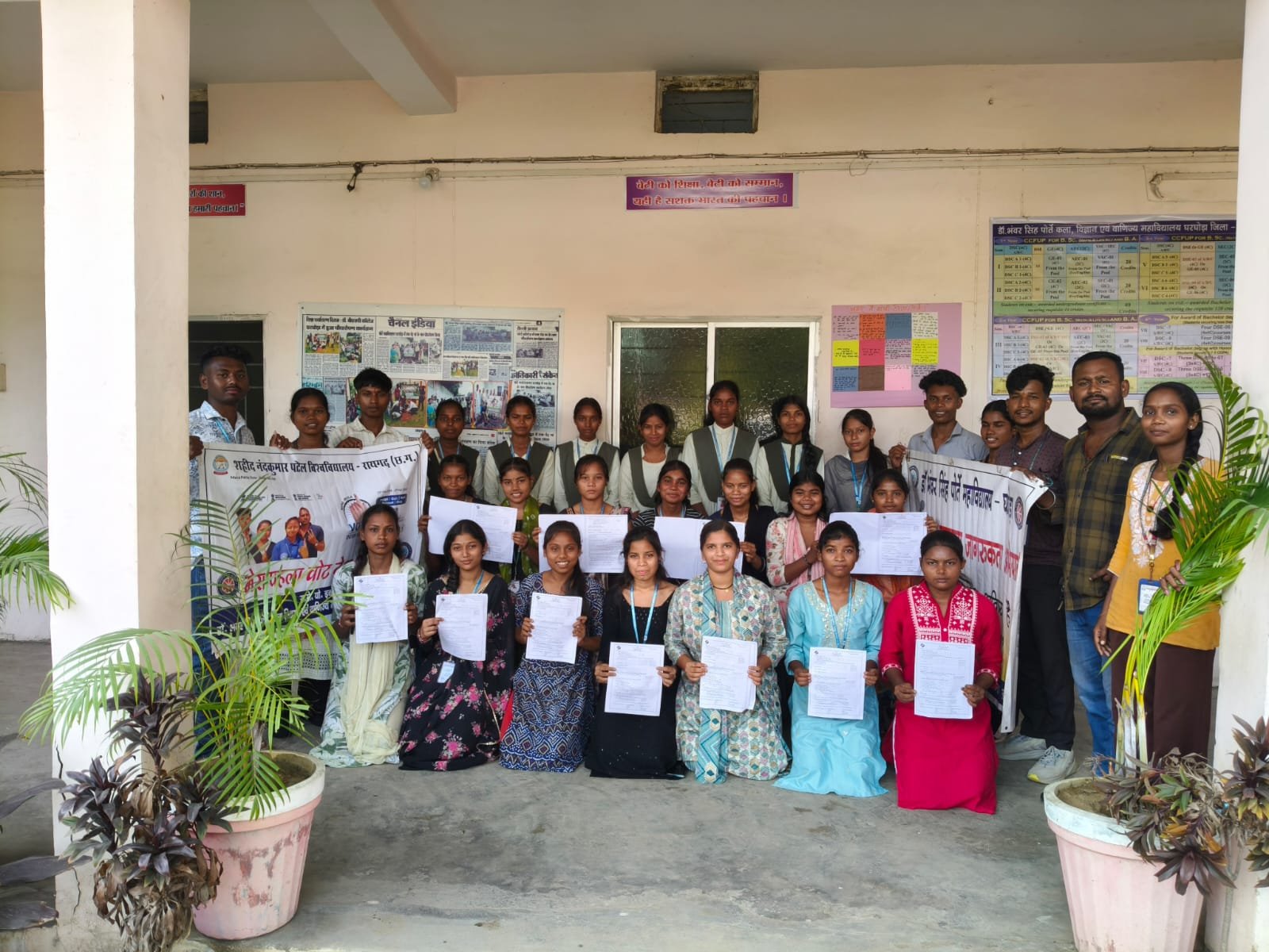 Voter Awareness Campaign At Kalka College: डॉ भंवर सिंह पोर्ते महाविद्यालय घरघोड़ा में मतदाता विशेष अभियान आयोजित, 17+ आयु वर्ग के युवाओं ने लिया हिस्सा